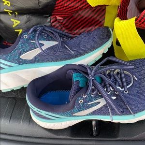 Brooks ghost 11 sneakers like new